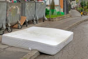 non buttare i materassi per strada